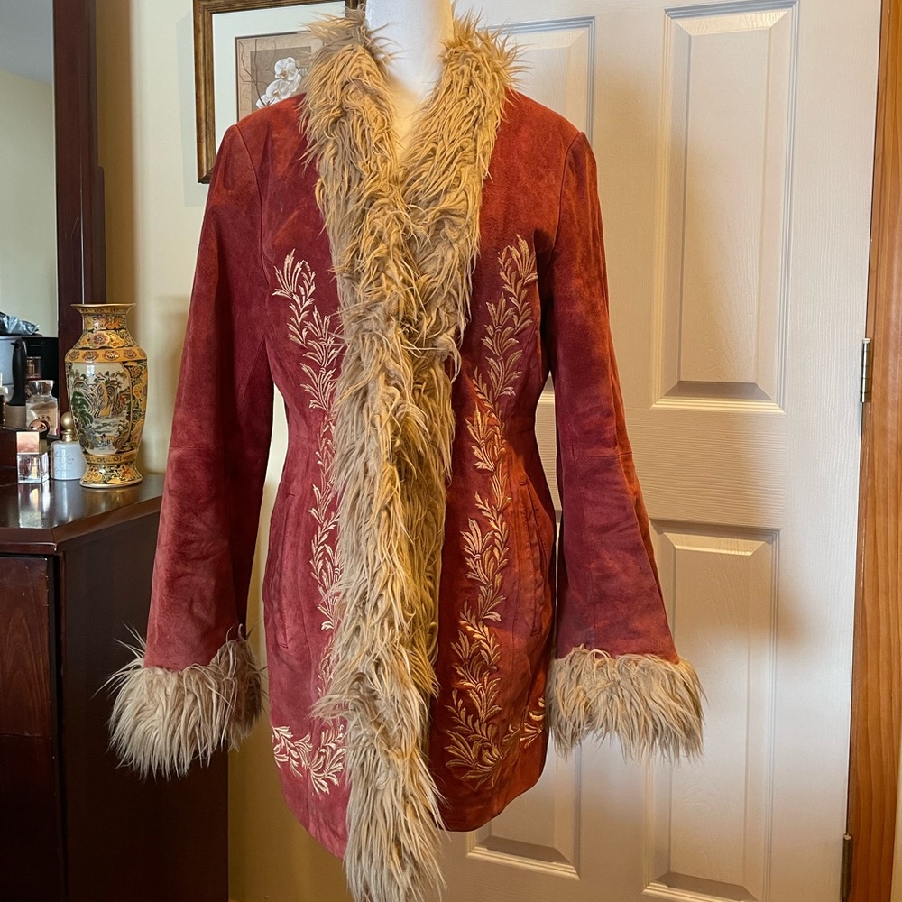 Suede coat with faux fur